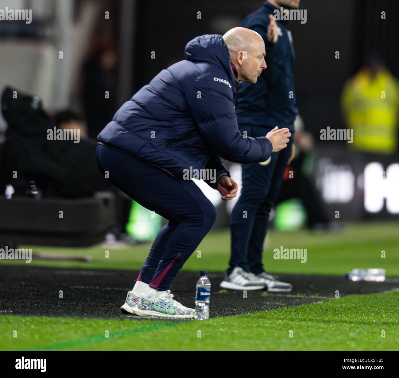 Pride Park, Derby, Midlands, Regno Unito. 13 ottobre 2025. Qualificazione al campionato europeo Under 21, Inghilterra contro Andorra; Inghilterra U21 allenatore Lee Carsley credito: Action Plus Sports/Alamy Live News Foto Stock