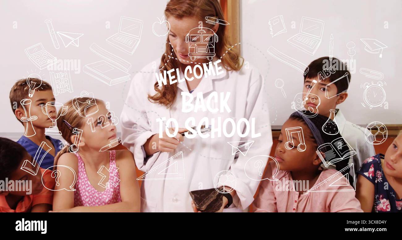 Mostra una maestra che indossa il camice da laboratorio, tiene il campione di roccia e gli appunti davanti all'aula Foto Stock