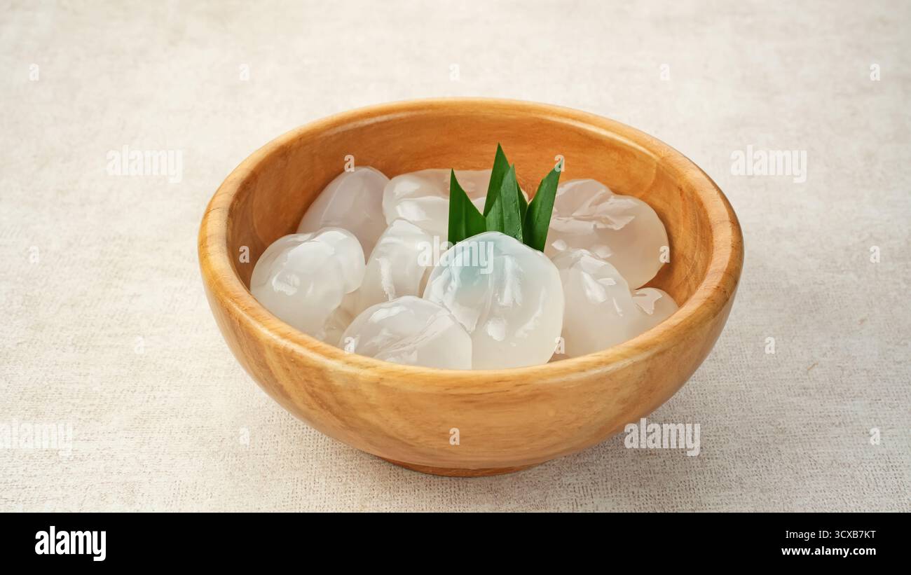 Siwalan o Lontar, Candied Palmyra Fruit in Bowl Foto Stock