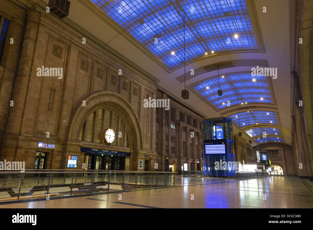 Ingresso, Blue Hour, stazione centrale, Lipsia, Sassonia, Germania Foto Stock
