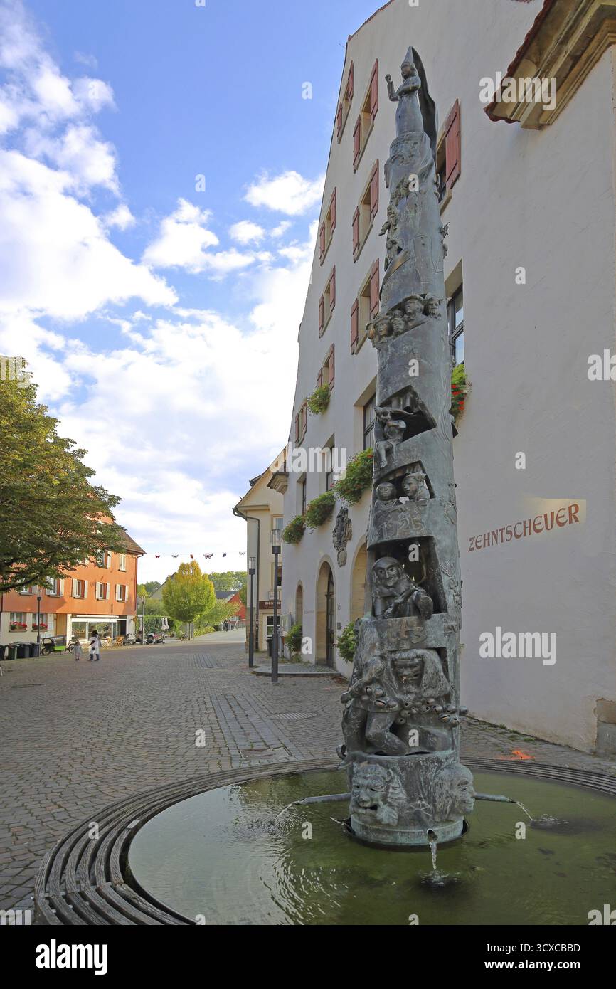 Fontana degli sciocchi, figure, fienile di marea, Rottenburg am Neckar, valle del Neckar, Baden-Wuerttemberg, Germania Foto Stock