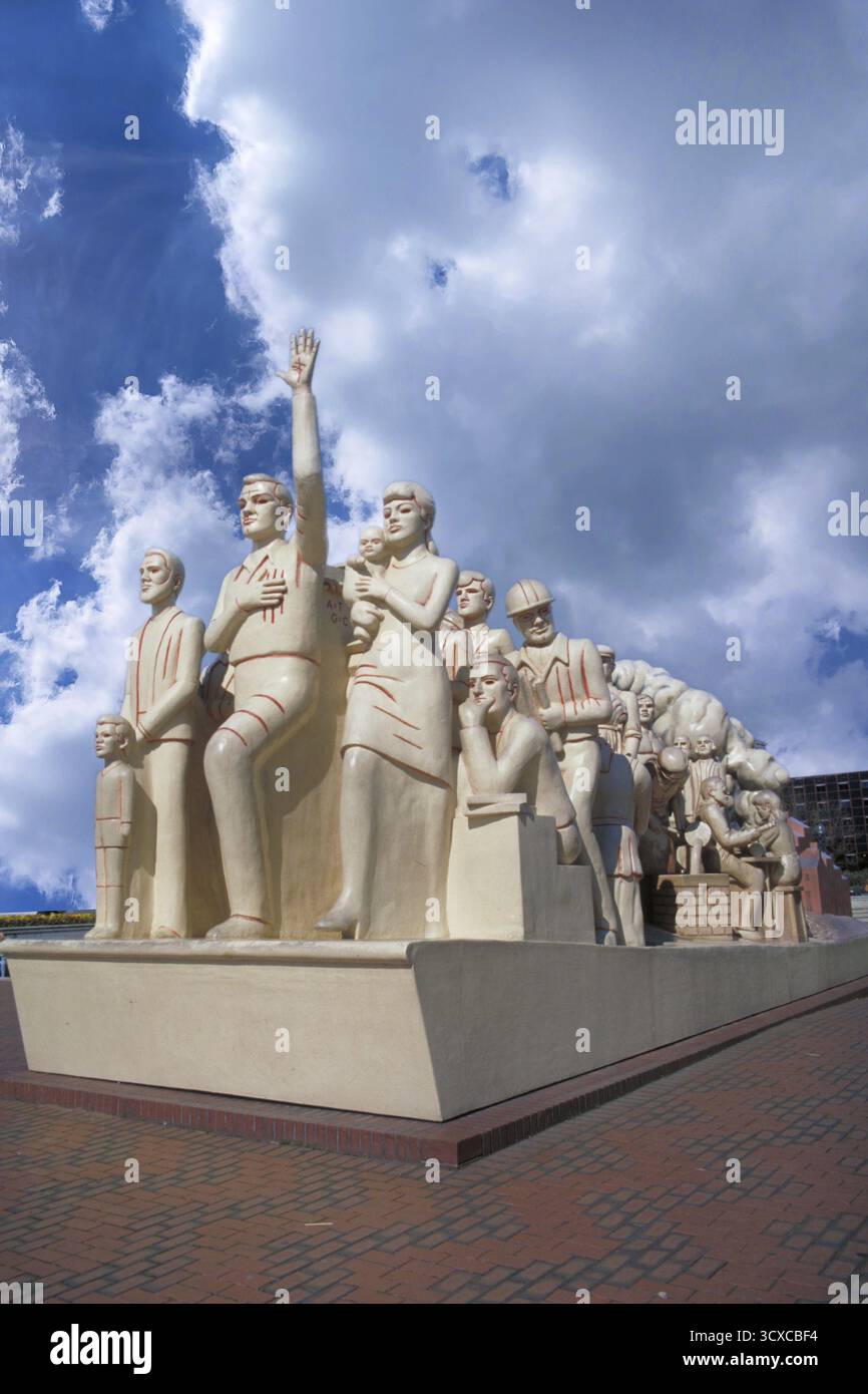 Statua in avanti di Raymond Mason 1991, Centenario, Birmingham, Inghilterra, Gran Bretagna Foto Stock