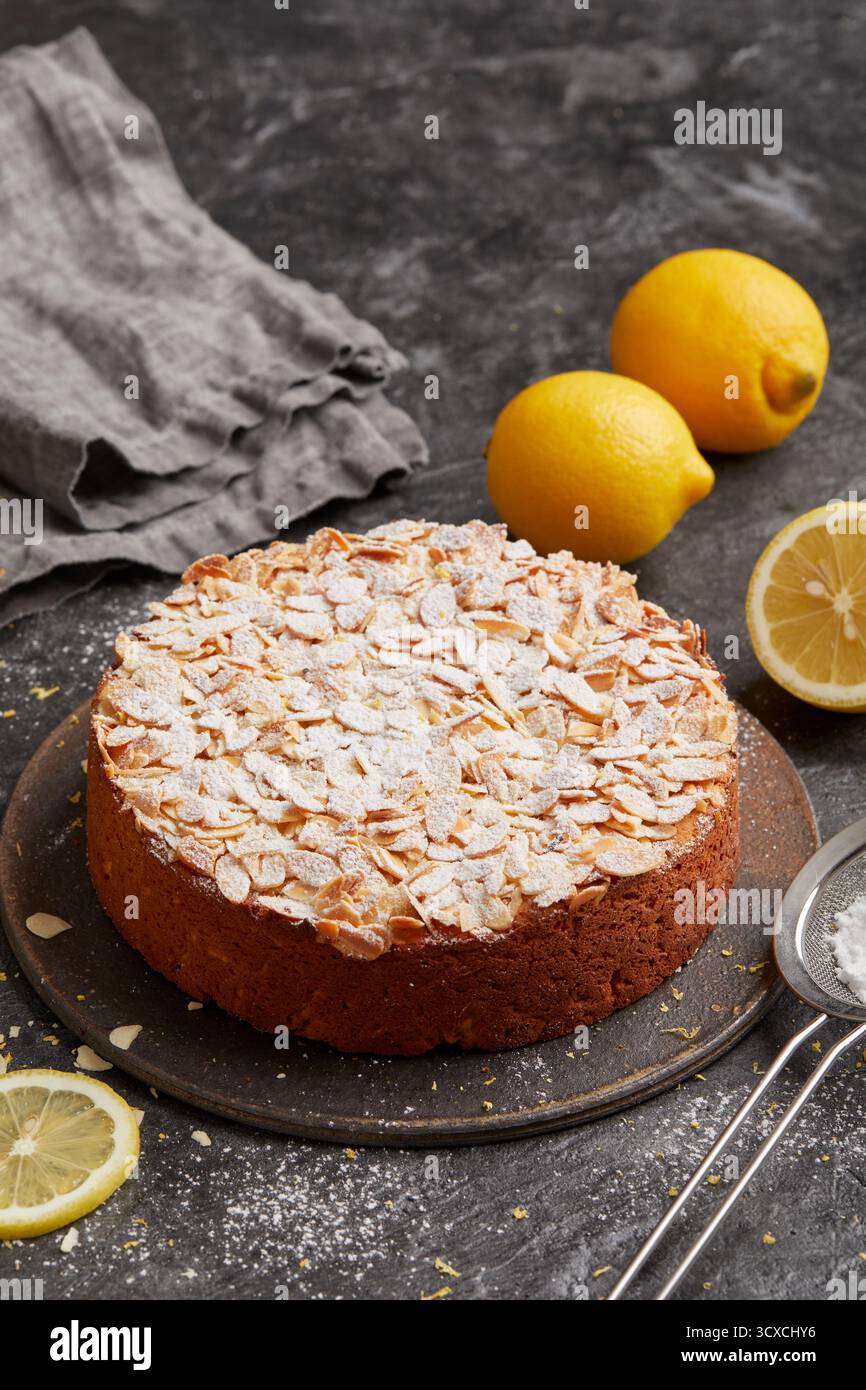 Torta al limone di mandorle Foto Stock