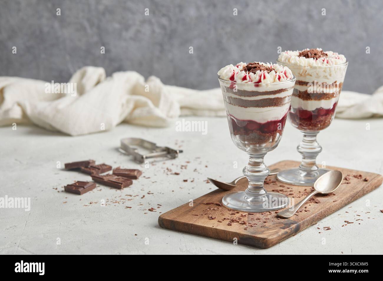 Torta della Foresta Nera in un barattolo Foto Stock