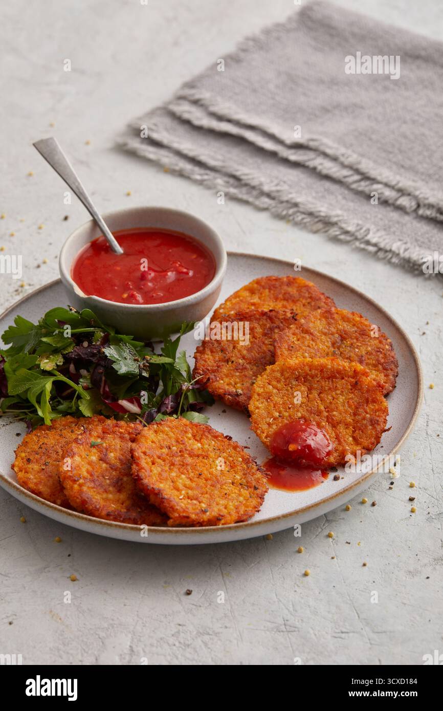 Frittelle di miglio con carote Foto Stock