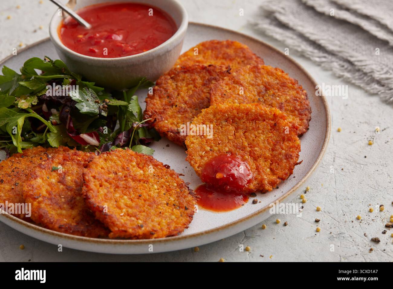 Frittelle di miglio con carote Foto Stock