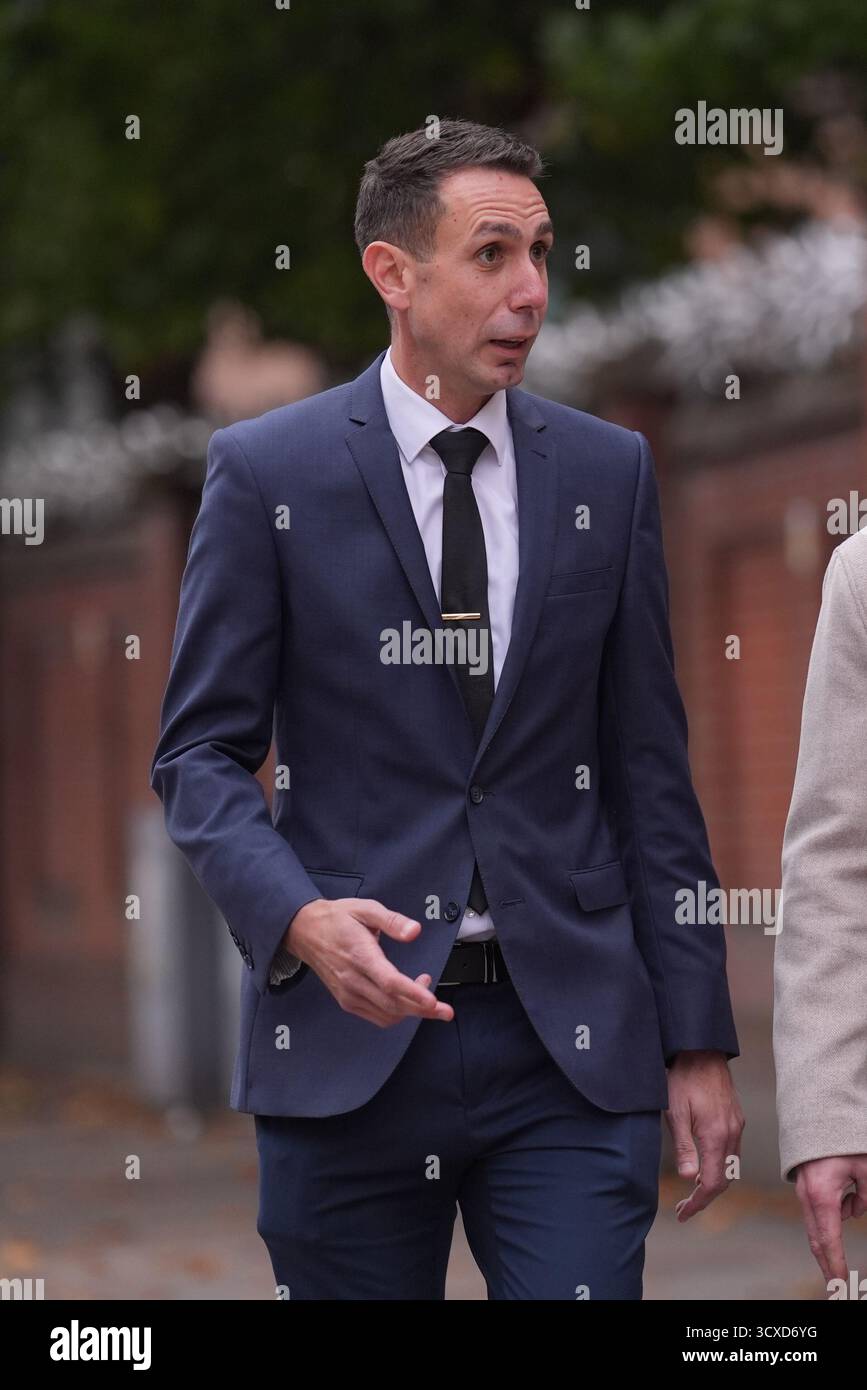 L'ex arbitro della Premier League David Coote arriva alla Crown Court di Nottingham, dove è accusato di aver fatto un'immagine indecente di un bambino. Data foto: Martedì 14 ottobre 2025. Foto Stock