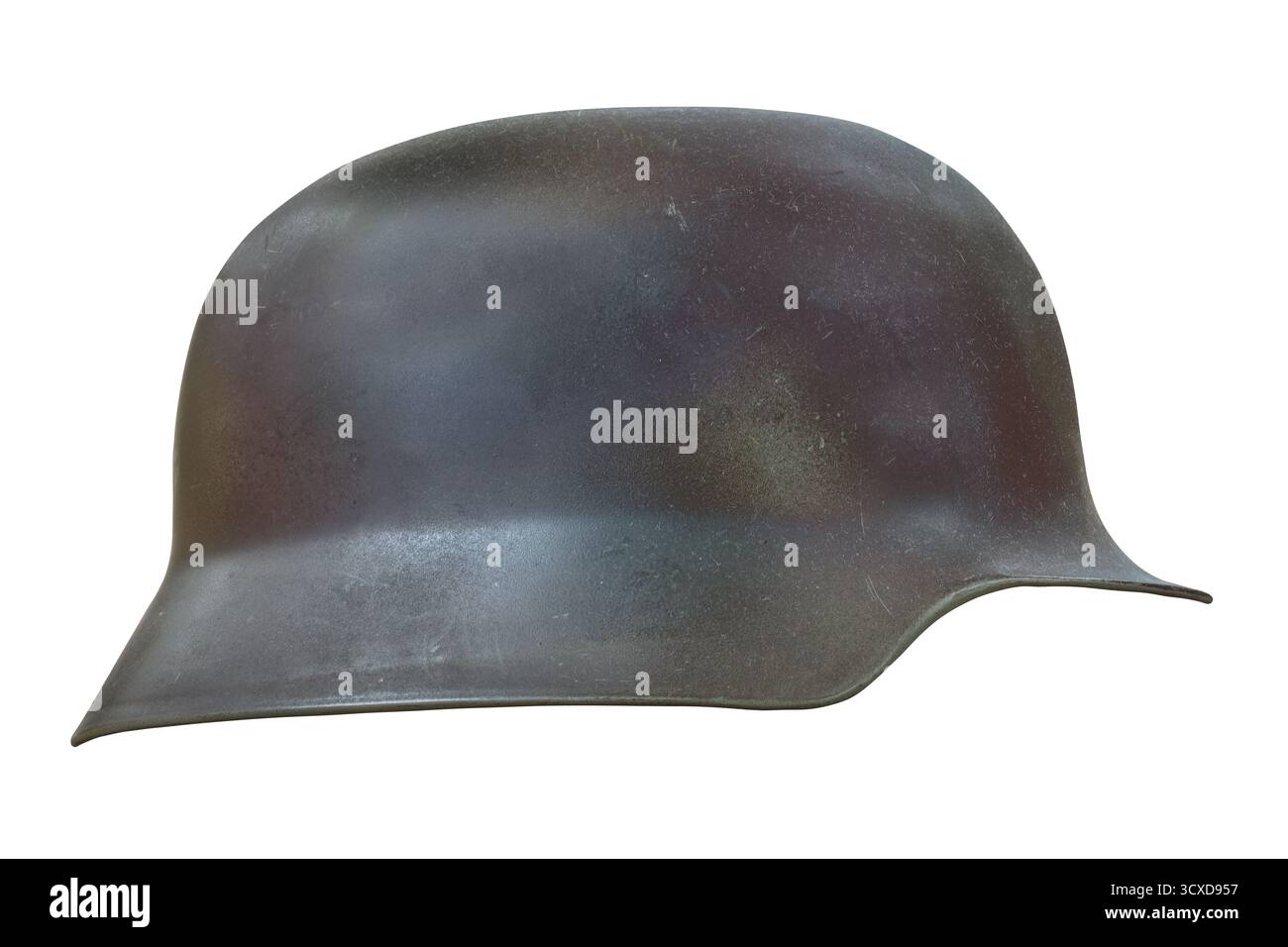 Autentico casco tedesco della seconda guerra mondiale isolato su sfondo bianco Foto Stock