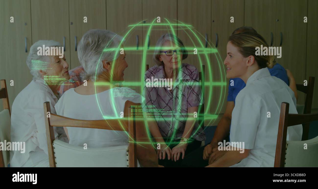 Discutere di partecipanti senior e infermiere che condividono informazioni approfondite nella sala di cura, con il globo olografico Foto Stock