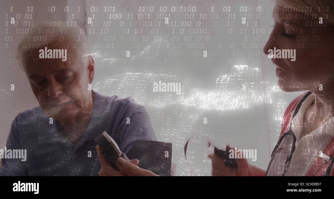 Medico che misura la pressione sanguigna del paziente nella sala esame, con bracciale, monitor e sovrapposizione binaria Foto Stock