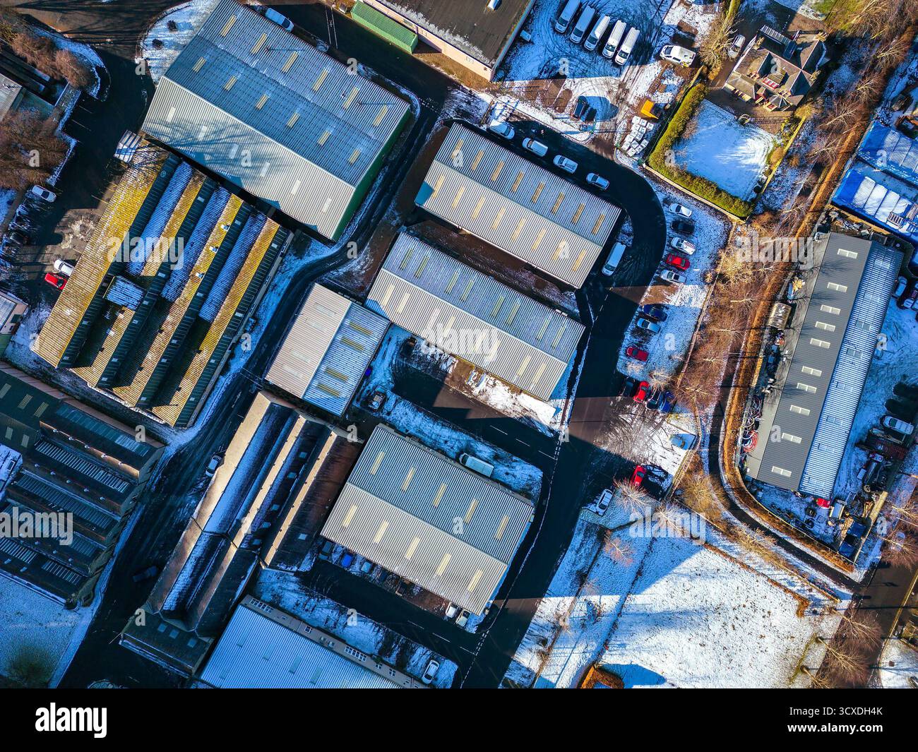 Vista aerea che si affaccia su una scena invernale presso la Tweedbank Industrial Estate, Scottish Borders Foto Stock