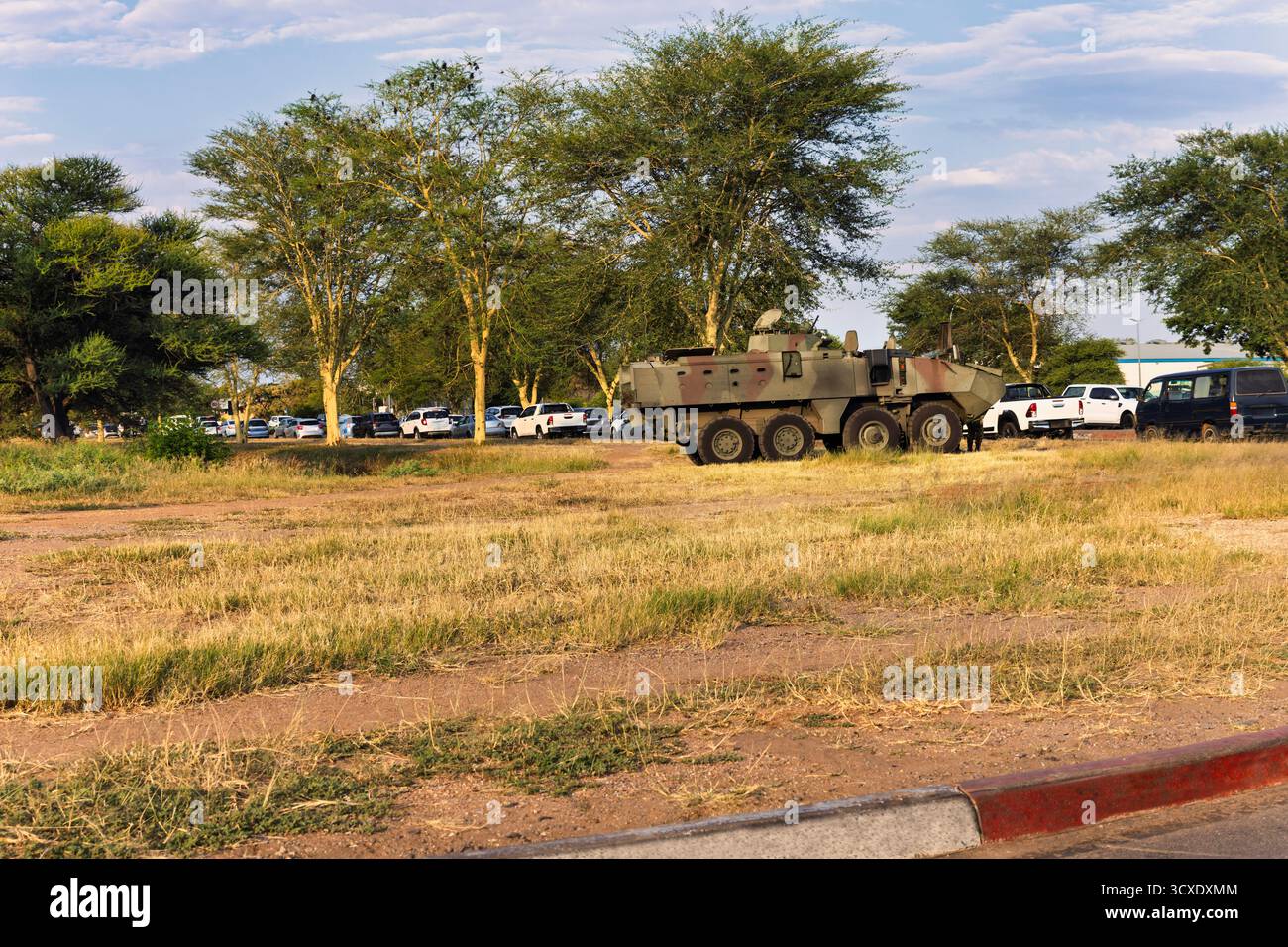 Veicolo militare, ribelli e esercito governativo in un paese africano, veicolo tattico corazzato leggero 8x8, Foto Stock