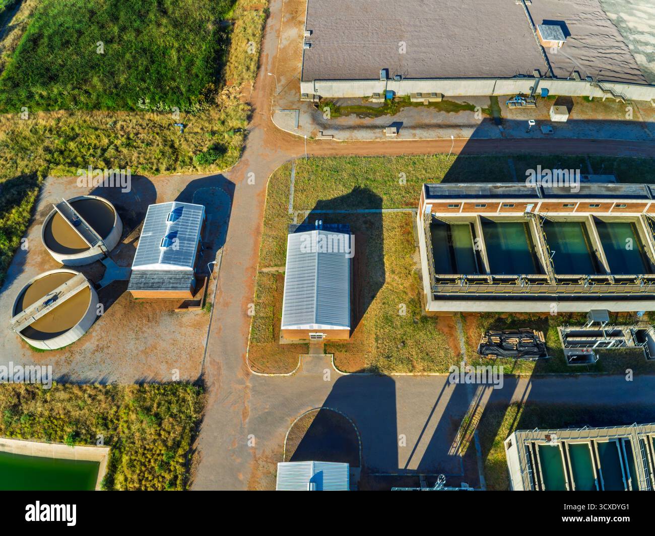 Vista aerea impianto di trattamento delle acque reflue, impianto di lavorazione dell'acqua in Botswana, migliora l'approvvigionamento e la quantità di acqua, purificando l'acqua industriale in Africa Foto Stock