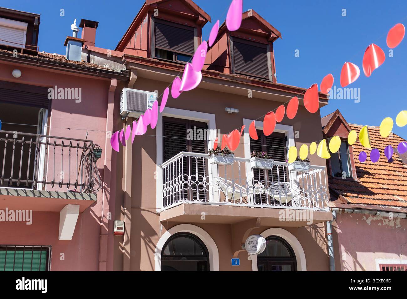 Decorazioni colorate di strada a Cetinje, Montenegro Foto Stock
