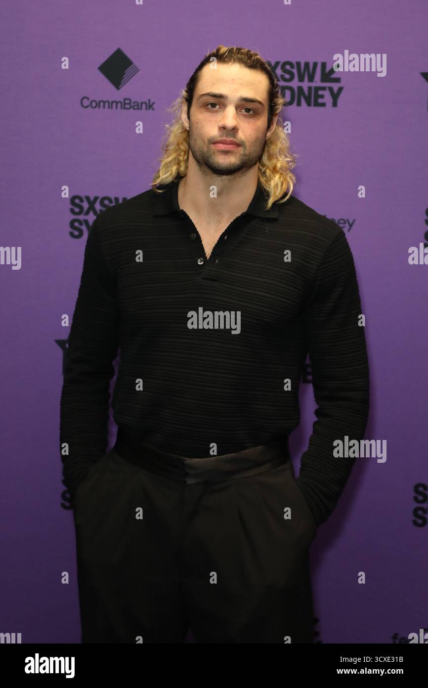 Sydney, Australia. 14 ottobre 2025. L'attore/produttore di Hollywood Noah Centineo (al franchise di All the Boys, Black Adam, Warfare) partecipa alla prima australiana della commedia nera Our Hero, Balthazar al Palace Central Cinemas - Level 3/28 Broadway, Chippendale NSW 2008. Prodotto dalla Arkhum Productions di Noah Centineo, Our Hero, Balthazar ha fatto la sua prima australiana martedì 14 ottobre al SXSW Sydney. L'audace debutto di Oscar Boyson, in età avanzata, segue un ricco adolescente di New York di nome Balthazar "Balthy" Malone (Jaeden Martell), che realizza video drammatici sui social media che chiedono severità Foto Stock