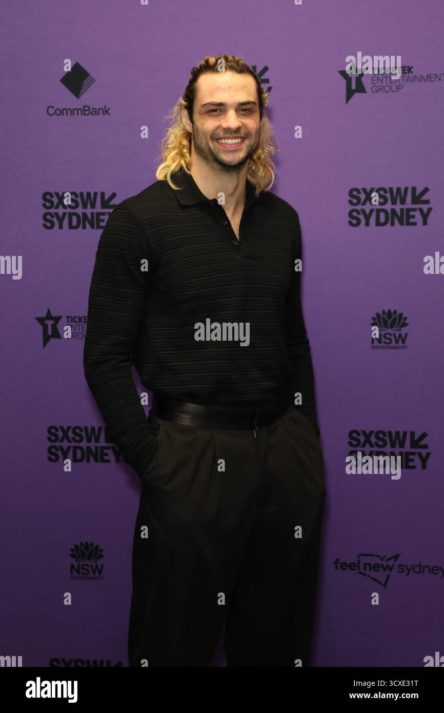 Sydney, Australia. 14 ottobre 2025. L'attore/produttore di Hollywood Noah Centineo (al franchise di All the Boys, Black Adam, Warfare) partecipa alla prima australiana della commedia nera Our Hero, Balthazar al Palace Central Cinemas - Level 3/28 Broadway, Chippendale NSW 2008. Prodotto dalla Arkhum Productions di Noah Centineo, Our Hero, Balthazar ha fatto la sua prima australiana martedì 14 ottobre al SXSW Sydney. L'audace debutto di Oscar Boyson, in età avanzata, segue un ricco adolescente di New York di nome Balthazar "Balthy" Malone (Jaeden Martell), che realizza video drammatici sui social media che chiedono severità Foto Stock