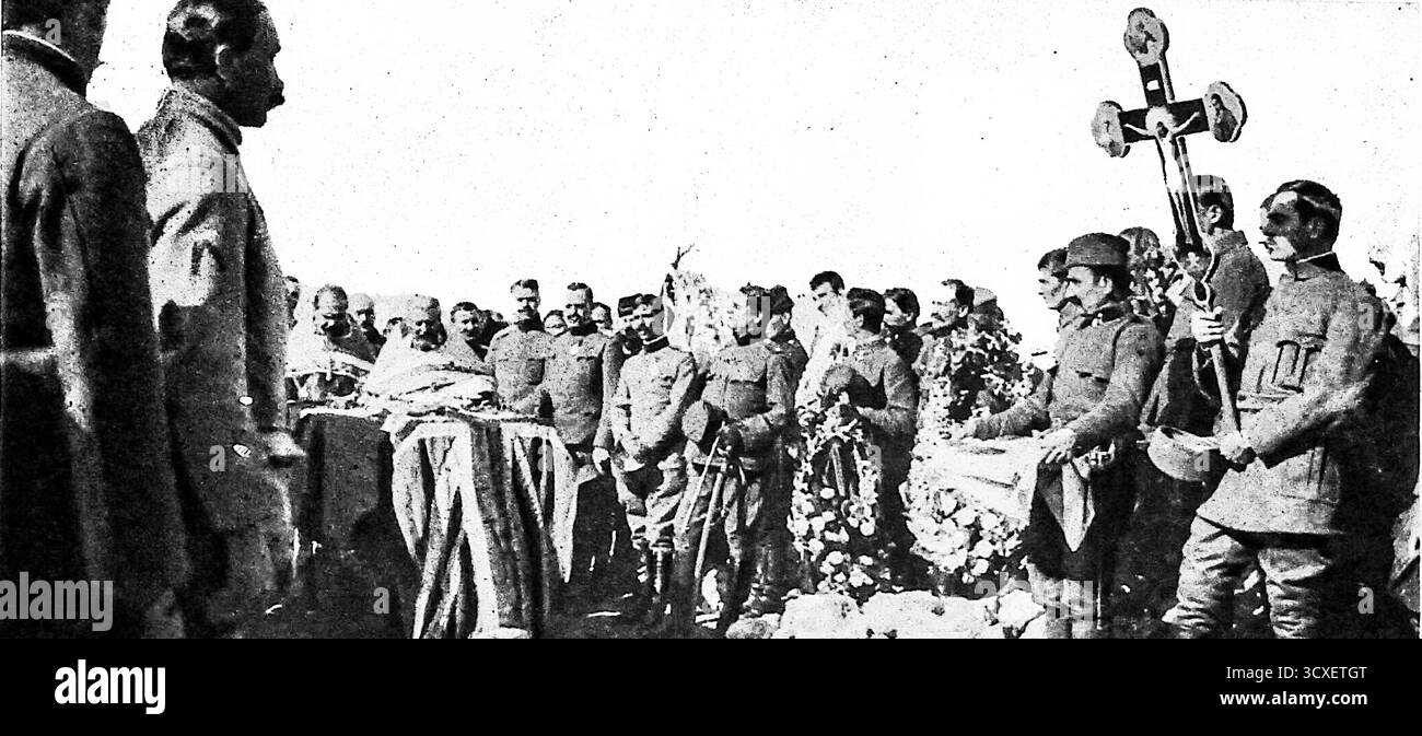Sepoltura di un colonnello serbo legato alla famiglia reale a Salonicco, 1917, cui parteciparono il principe Alessandro e le truppe serbe. La scena mostra gli ufficiali e il clero ortodosso che conducono preghiere prima della tomba. Pubblicato su le Miroir, marzo 1917, riflette la solennità dei funerali in tempo di guerra e il ruolo delle pratiche religiose ortodosse nell'onorare l'élite militare serba durante la prima guerra mondiale. Foto Stock