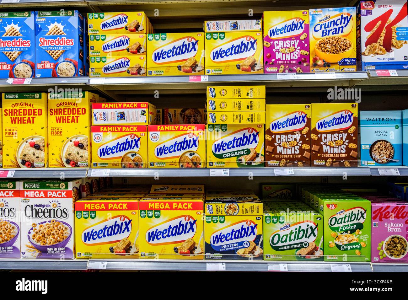 Londra Regno Unito, 14 ottobre 2025, Selezione di famosi cereali per la colazione britannica Foto Stock