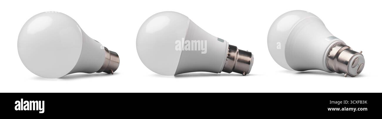 set di moderna lampadina a led con diffusore smerigliato, corpo in plastica e attacco a baionetta b22 con sfondo bianco isolato, concetti di efficienza energetica Foto Stock