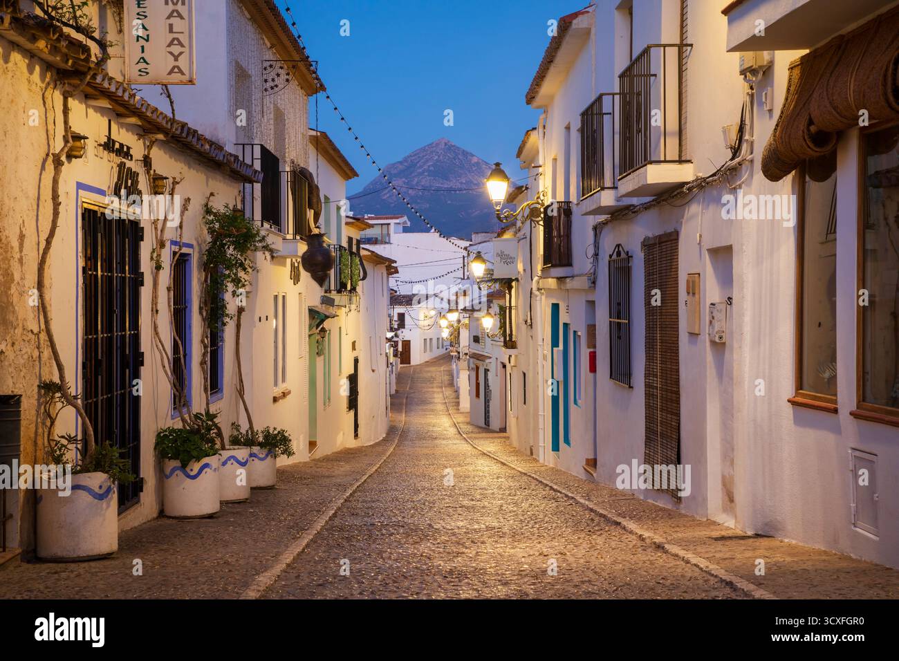 Altea, Spagna - 12 settembre 2025; città vecchia sulla costa mediterranea della Costa Blanca. Foto Stock