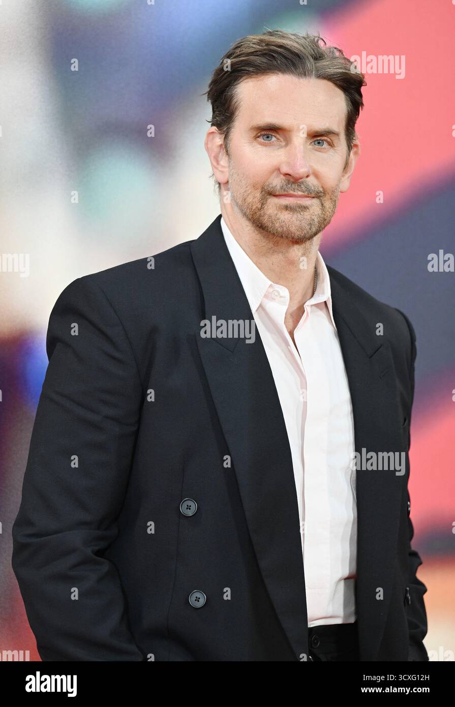 Londra, Regno Unito. 14 ottobre 2025. L'attore americano Bradley Cooper partecipa alla prima di Is This Thing On? Al 69° BFI London Film Festival di Londra, Inghilterra, martedì 14 ottobre 2025. Foto di Rune Hellestad/UPI credito: UPI/Alamy Live News Foto Stock