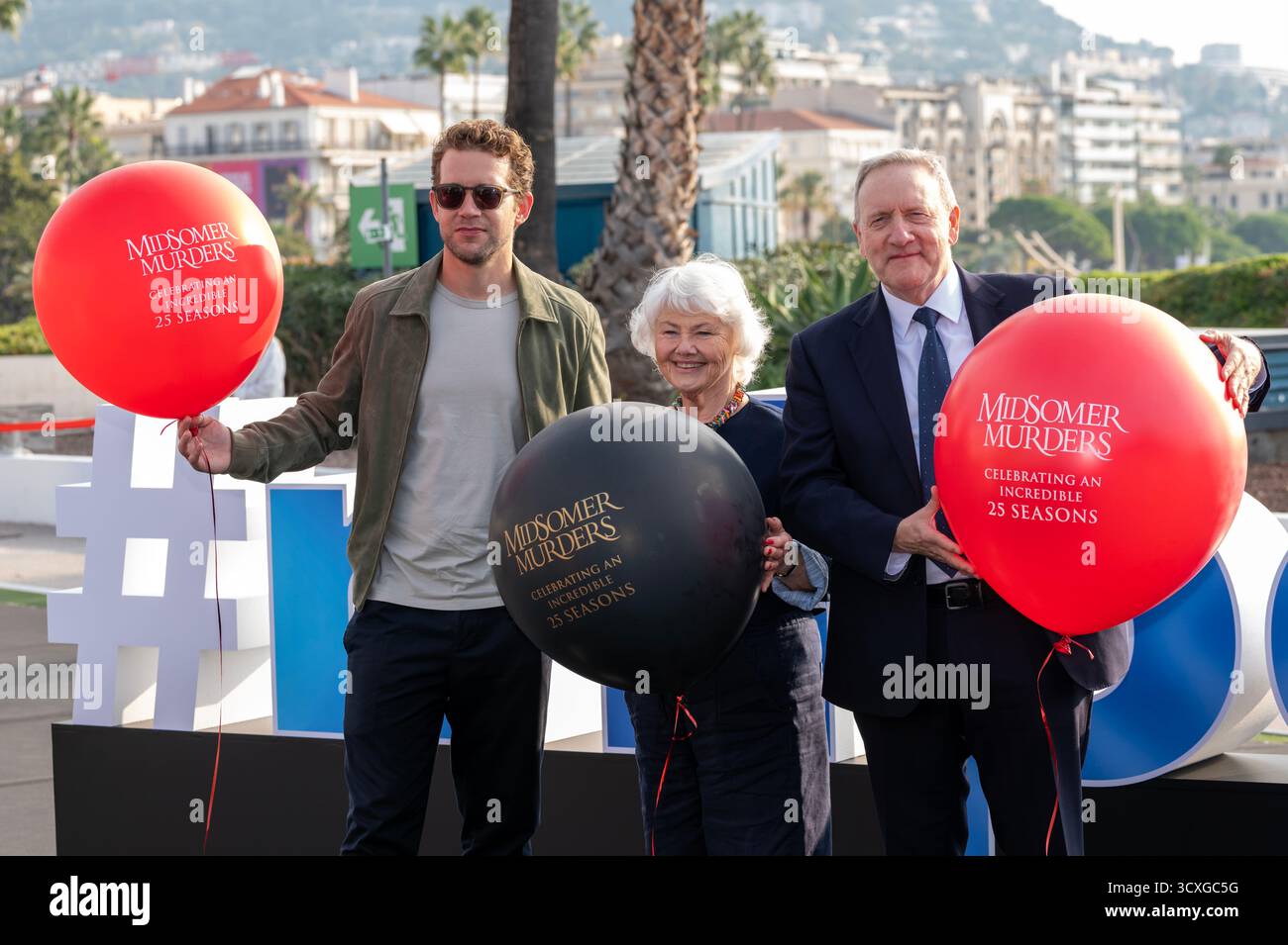 Cannes, Francia, 14 ottobre 2025, Nick Hendrix, Annette Badland e Neil Dudgeon partecipano alla Photocall: Midsomer Murders from ITV durante MIPCOM 2025 - The World's Entertainment Content Market © Ifnm Press Foto Stock