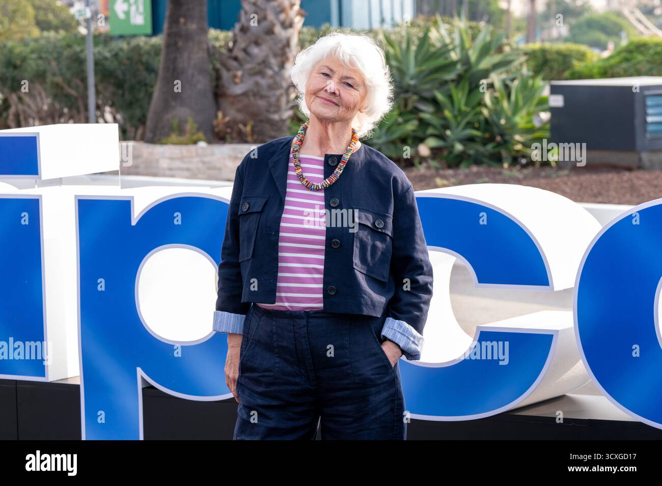 Cannes, Francia, 14 ottobre 2025, Annette Badland partecipa alla Photocall: Midsomer Murders from ITV durante MIPCOM 2025 - The World's Entertainment Content Market © Ifnm Press Foto Stock