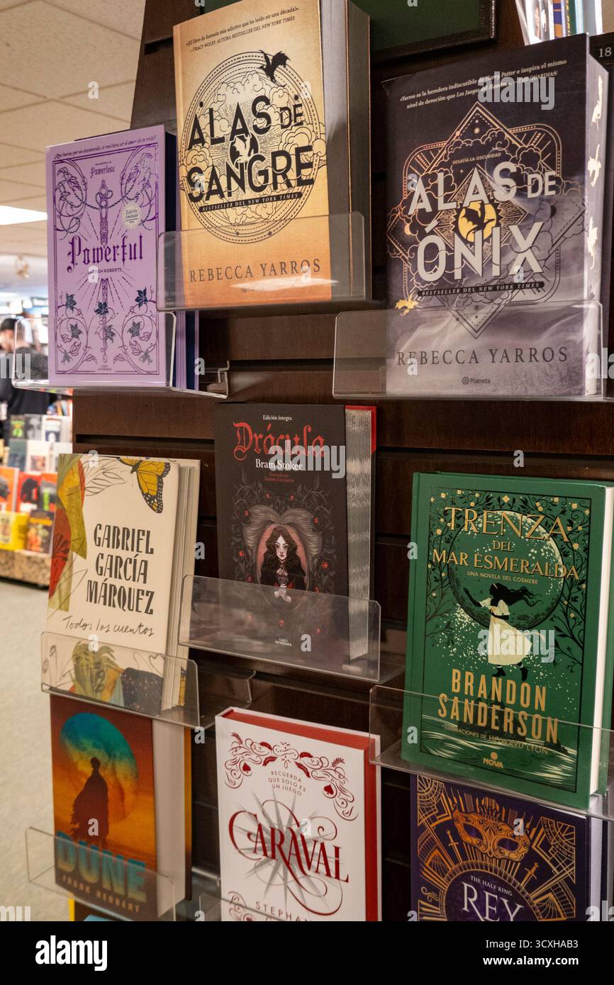 Barnes & Noble Booksellers sulla Fifth Avenue a New York City ha una vasta selezione di libri, riviste, musica e giochi, USA 2025 Foto Stock