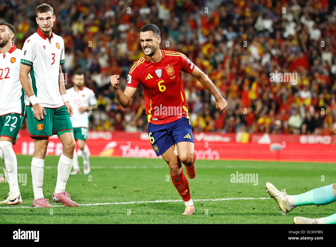 Valladolid, Spagna. 14 ottobre 2025. Mikel Merino (ESP) calcio: Merino festeggia il suo gol durante le qualificazioni ai Mondiali di calcio del 2026 partita del gruppo e tra Spagna e Bulgaria all'Estadio Jose Zorrilla di Valladolid, Spagna. Crediti: Mutsu Kawamori/AFLO/Alamy Live News Foto Stock
