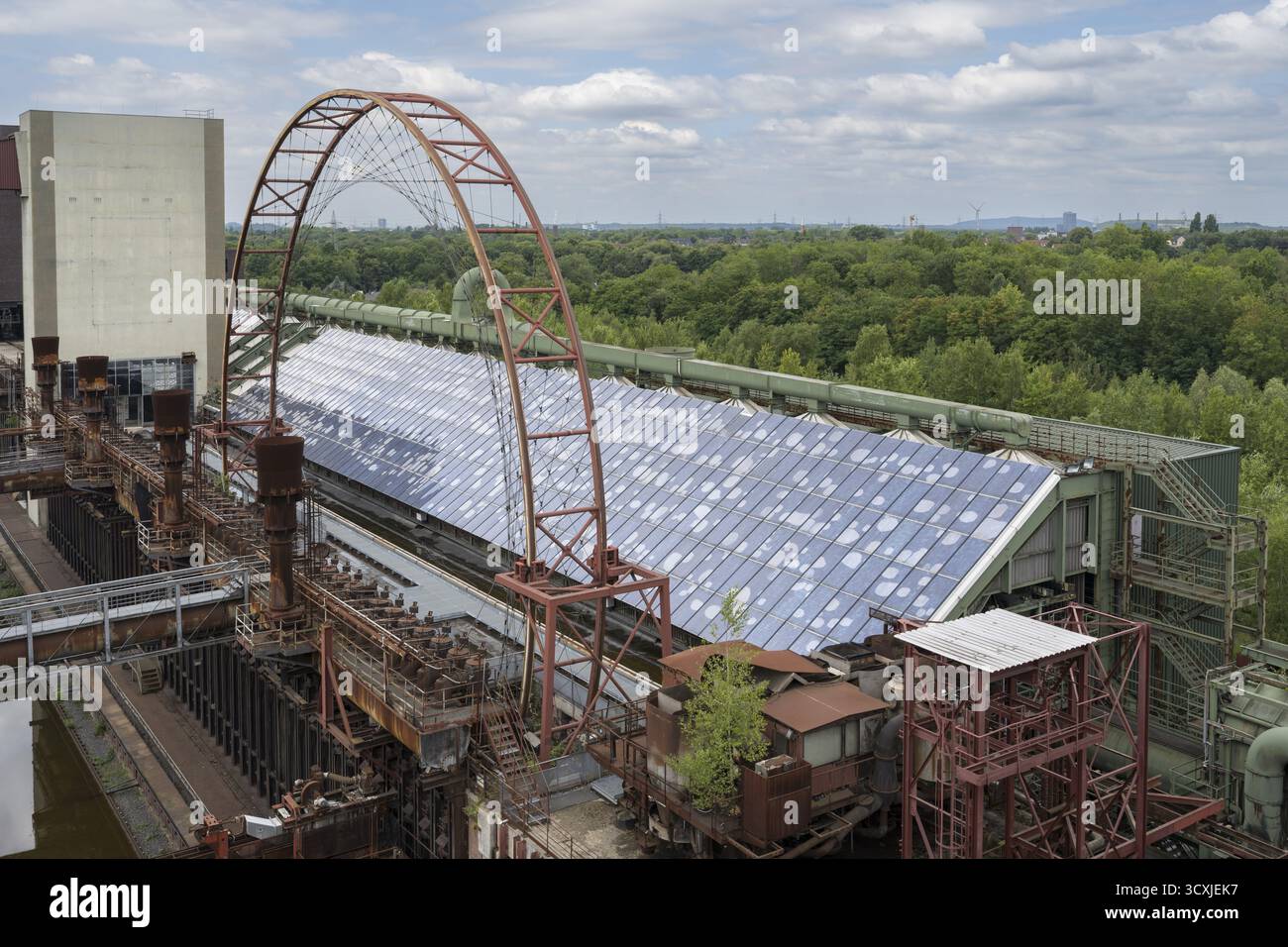 Impianto di cokeria Zollverein, ruota panoramica alimentata a energia solare, vista dall'alto, sito patrimonio dell'umanità dell'UNESCO, Essen, regione della Ruhr, Renania settentrionale-Vestfalia, Germania Foto Stock