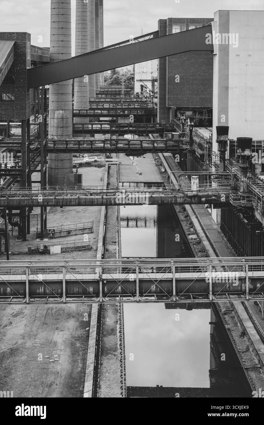 Cokeria Zollverein, forni cokeria, camini, ponti trasportatori, vista dall'alto, foto in bianco e nero, sito patrimonio dell'umanità dell'UNESCO, Essen, zona della Ruhr Foto Stock