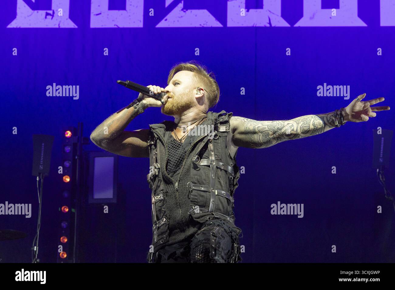 Johannes Johnny Stecker, cantante, Soulbound, Metal Band, D, in diretta al Columbiahalle di Berlino il 10 ottobre 2025 Foto Stock