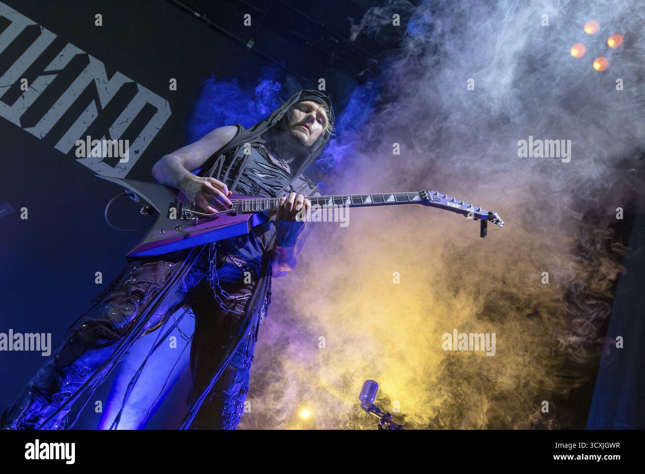 Felix Klemisch, chitarrista, Soulbound, Metal Band, D, in diretta al Columbiahalle di Berlino il 10 ottobre 2025 Foto Stock