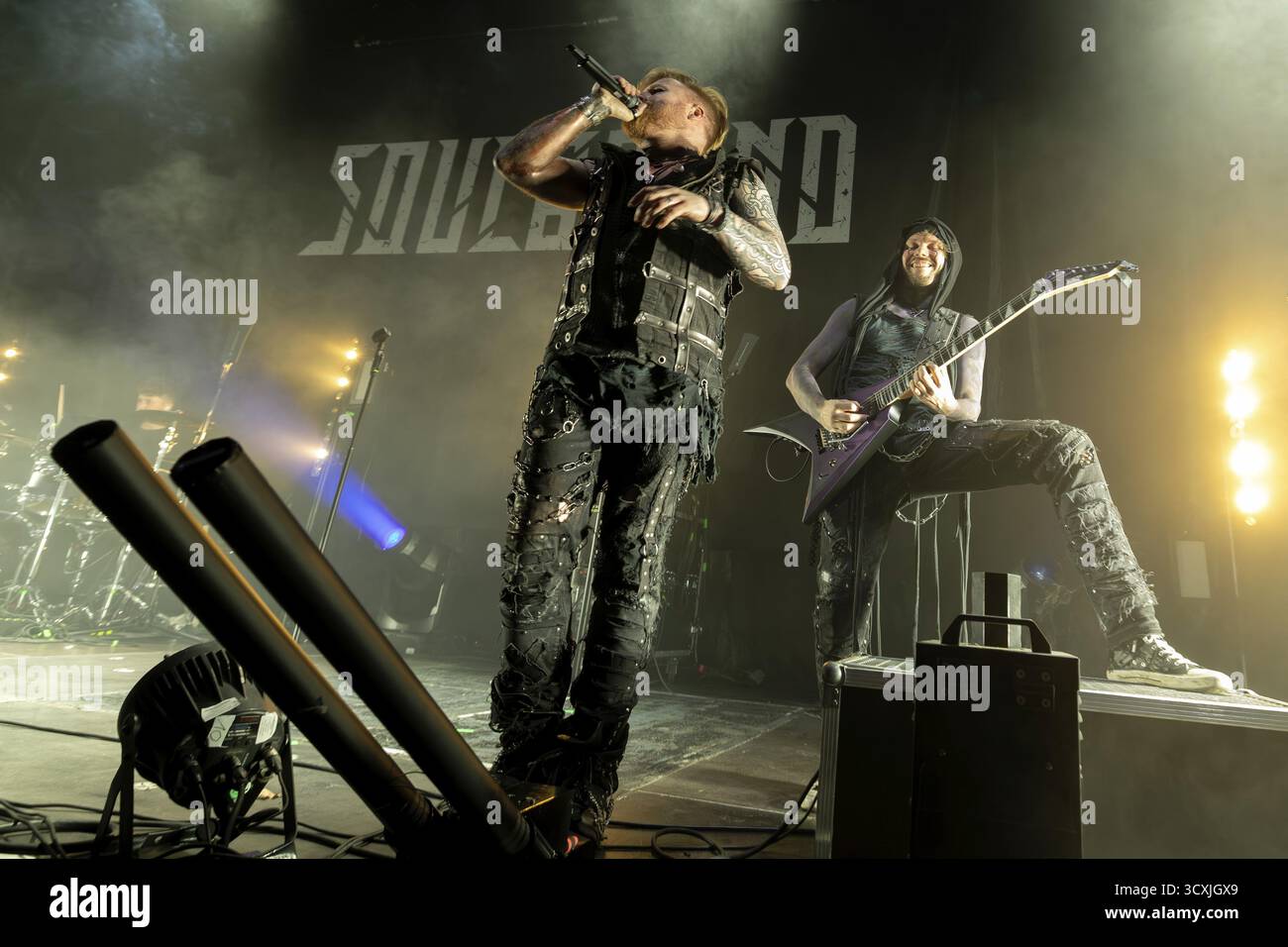 Johannes Johnny Stecker, Singer e Felix Klemisch, chitarrista, Soulbound, Metal Band, D, in diretta al Columbiahalle di Berlino il 10 ottobre 2025 Foto Stock