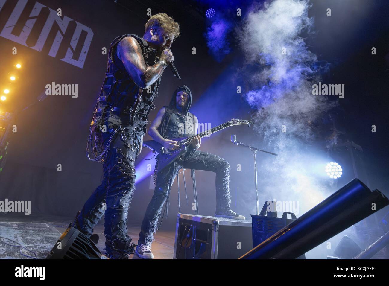 Johannes Johnny Stecker, Singer e Felix Klemisch, chitarrista, Soulbound, Metal Band, D, in diretta al Columbiahalle di Berlino il 10 ottobre 2025 Foto Stock