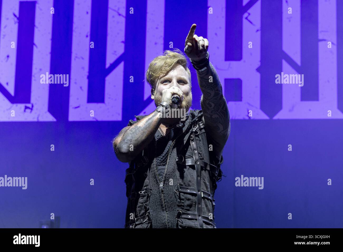 Johannes Johnny Stecker, cantante, Soulbound, Metal Band, D, in diretta al Columbiahalle di Berlino il 10 ottobre 2025 Foto Stock