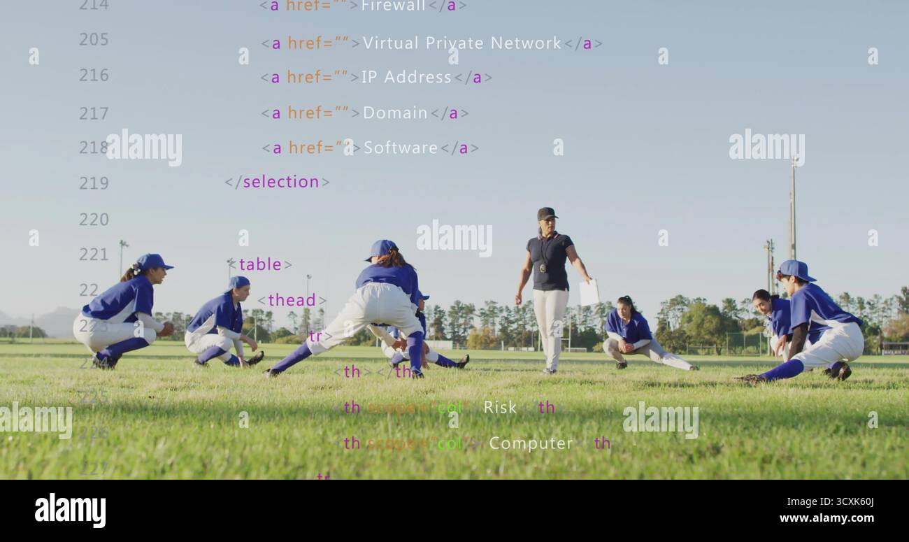 Squadra di baseball che si allunga indossando berretti blu che affondano sul campo, con l'allenatore che tiene gli appunti e fischio Foto Stock