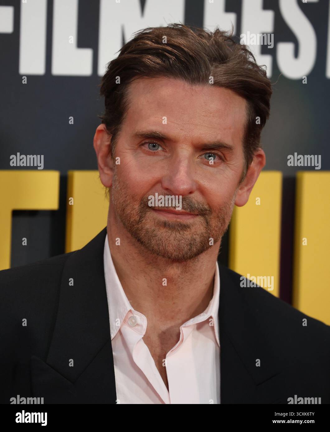 Londra, Regno Unito. 14 ottobre 2025. Bradley Cooper partecipa alla premiere 'Is This Thing On?' nel Regno Unito al 69° BFI London Film Festival alla Royal Festival Hall. Credito: SOPA Images Limited/Alamy Live News Foto Stock