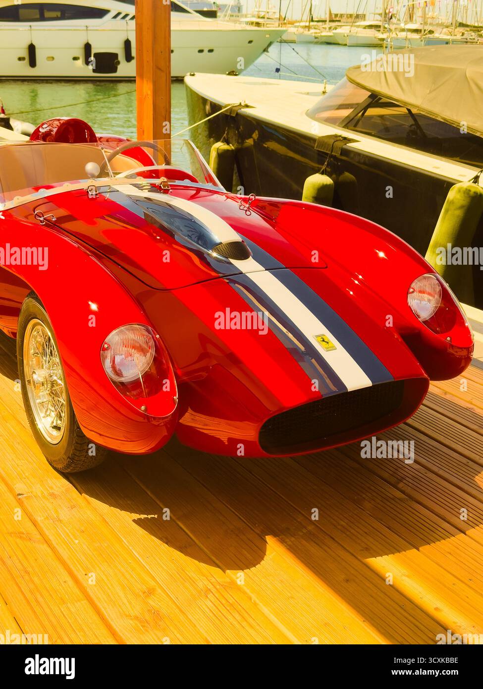 Ferrari 250 testa Rossa Réplique rosso - Immagine stock catturata con smartphone