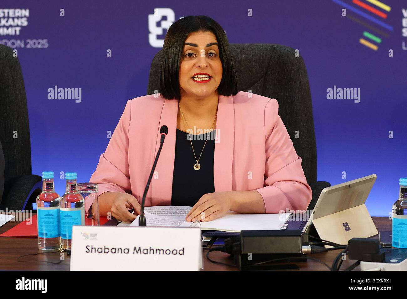 La segretaria di casa Shabana Mahmood inizia l'incontro mentre ospita le controparti dei Balcani occidentali durante il vertice dei Balcani occidentali a Lancaster House a Londra. Data foto: Mercoledì 15 ottobre 2025. Foto Stock