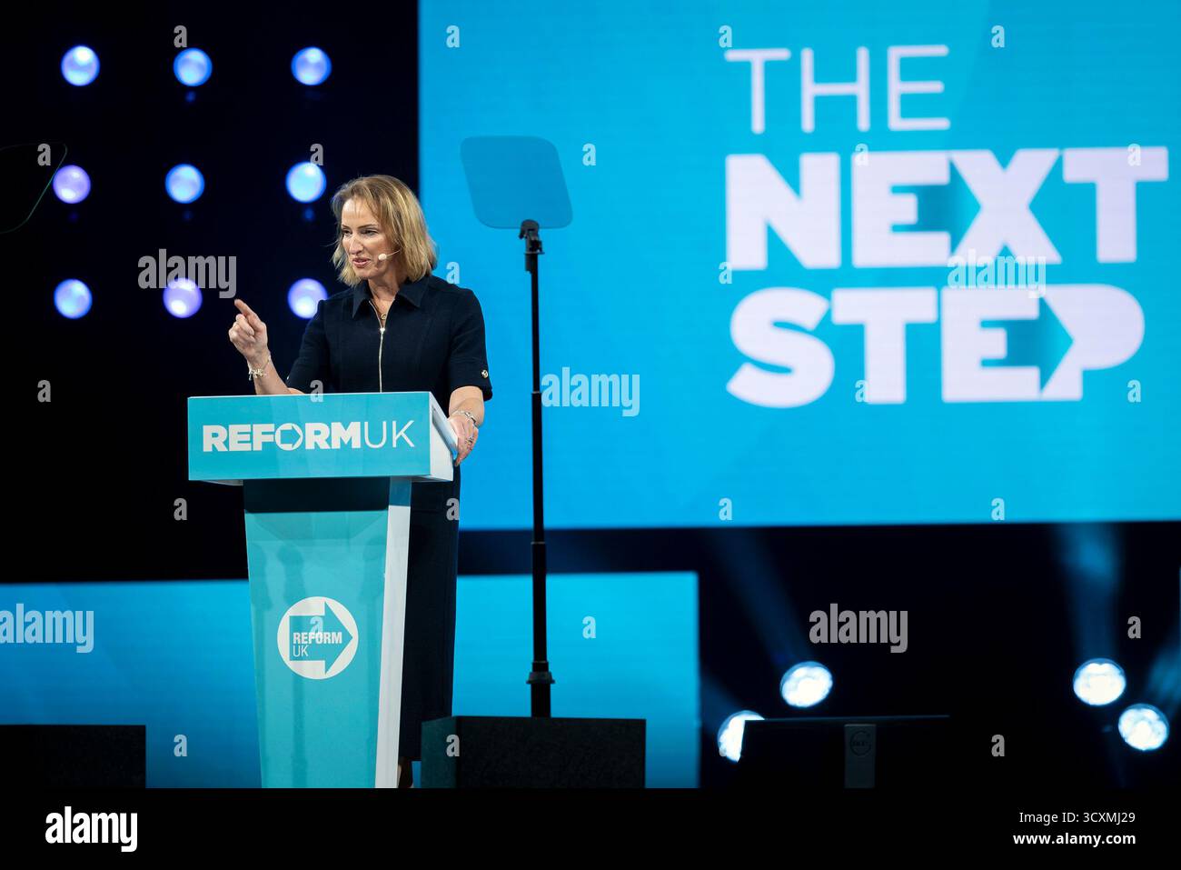 Il NEC, Birmingham, Regno Unito – 6 settembre 2025 Sarah Pochin, deputata al Parlamento europeo per Runcorn e Helsby, pronuncia il suo discorso “Safety, Security and Justice Restored” alla Reform UK Conference 2025. Foto Stock