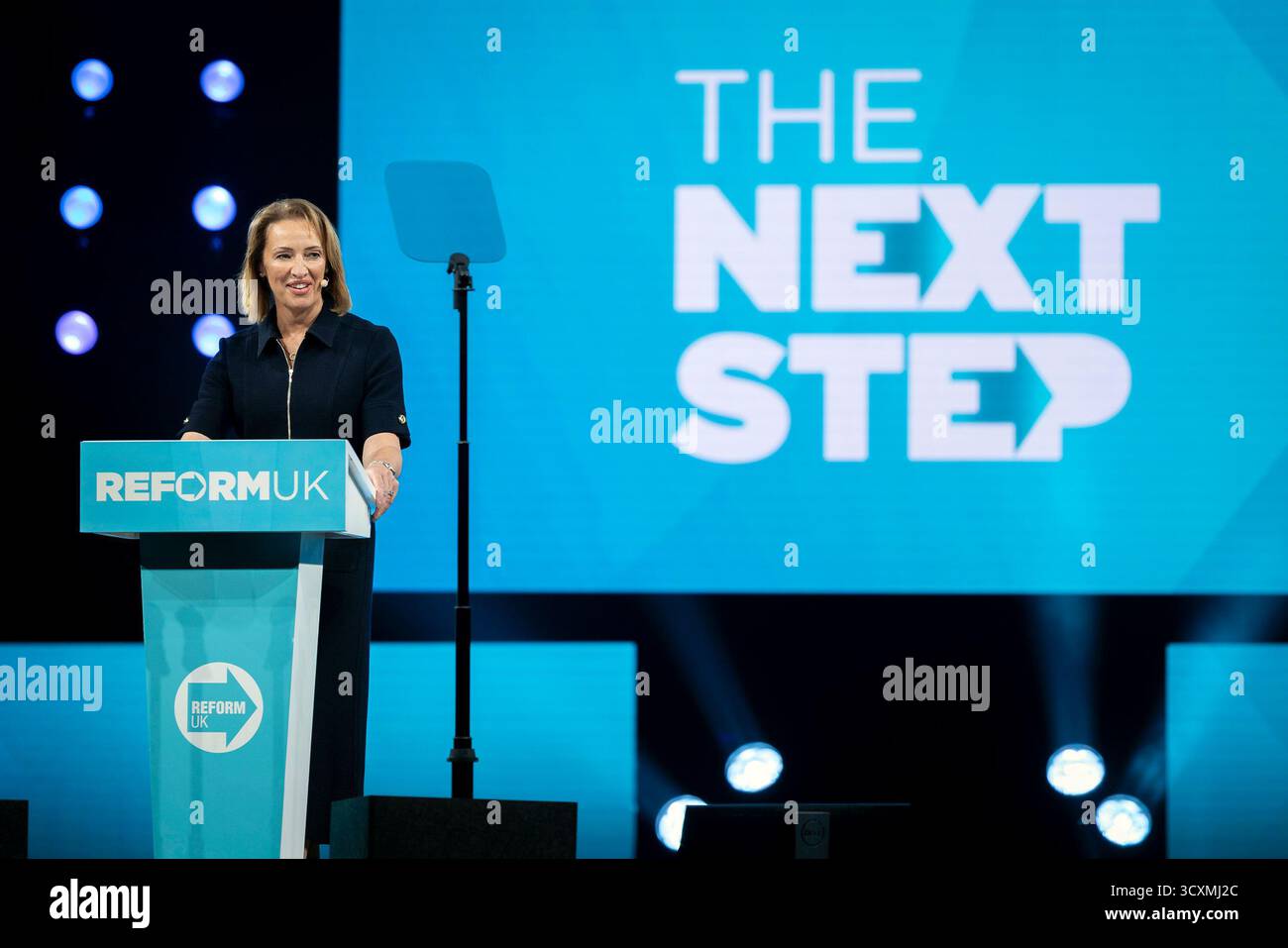 Il NEC, Birmingham, Regno Unito – 6 settembre 2025 Sarah Pochin, deputata al Parlamento europeo per Runcorn e Helsby, pronuncia il suo discorso “Safety, Security and Justice Restored” alla Reform UK Conference 2025. Foto Stock