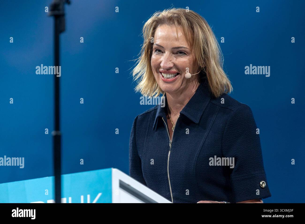 Il NEC, Birmingham, Regno Unito – 6 settembre 2025 Sarah Pochin, deputata al Parlamento europeo per Runcorn e Helsby, pronuncia il suo discorso “Safety, Security and Justice Restored” alla Reform UK Conference 2025. Foto Stock