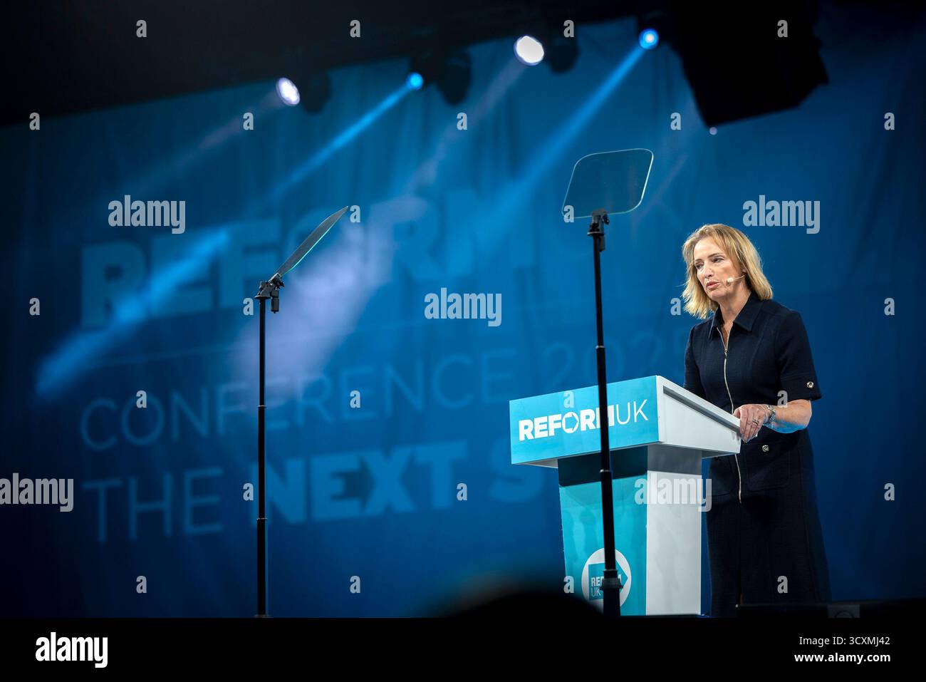 Il NEC, Birmingham, Regno Unito – 6 settembre 2025 Sarah Pochin, deputata al Parlamento europeo per Runcorn e Helsby, pronuncia il suo discorso “Safety, Security and Justice Restored” alla Reform UK Conference 2025. Foto Stock