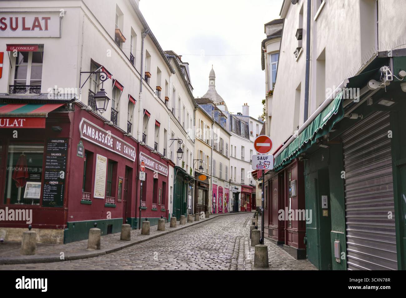 Rue Norvins e le Consulat Montmartre Parigi Francia 6 febbraio 2025 Foto Stock