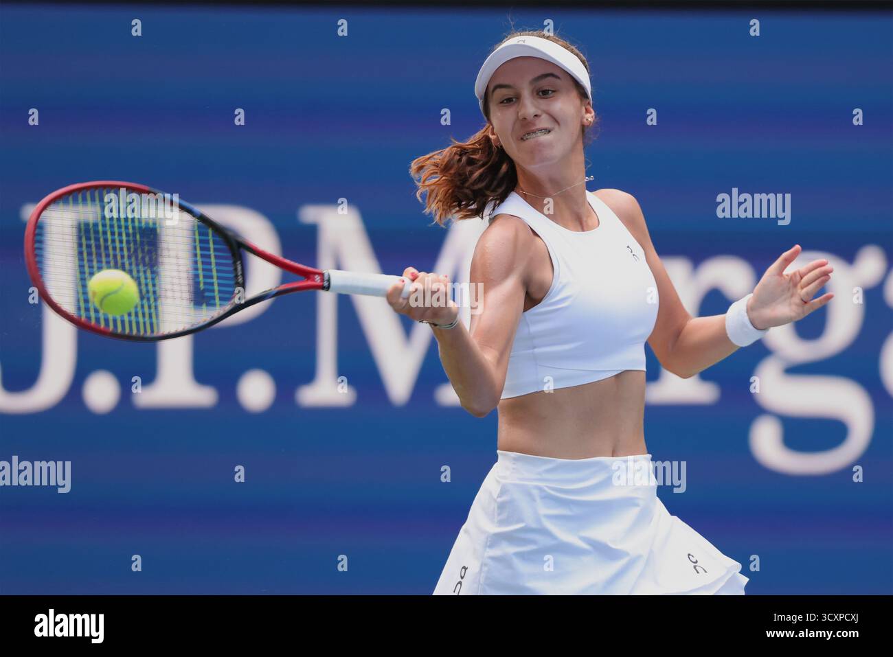 La tennista junior americana Julieta Pareja (USA) in azione agli US Open Championships 2025, USTA Billie Jean King National Tennis Center, Flushin Foto Stock