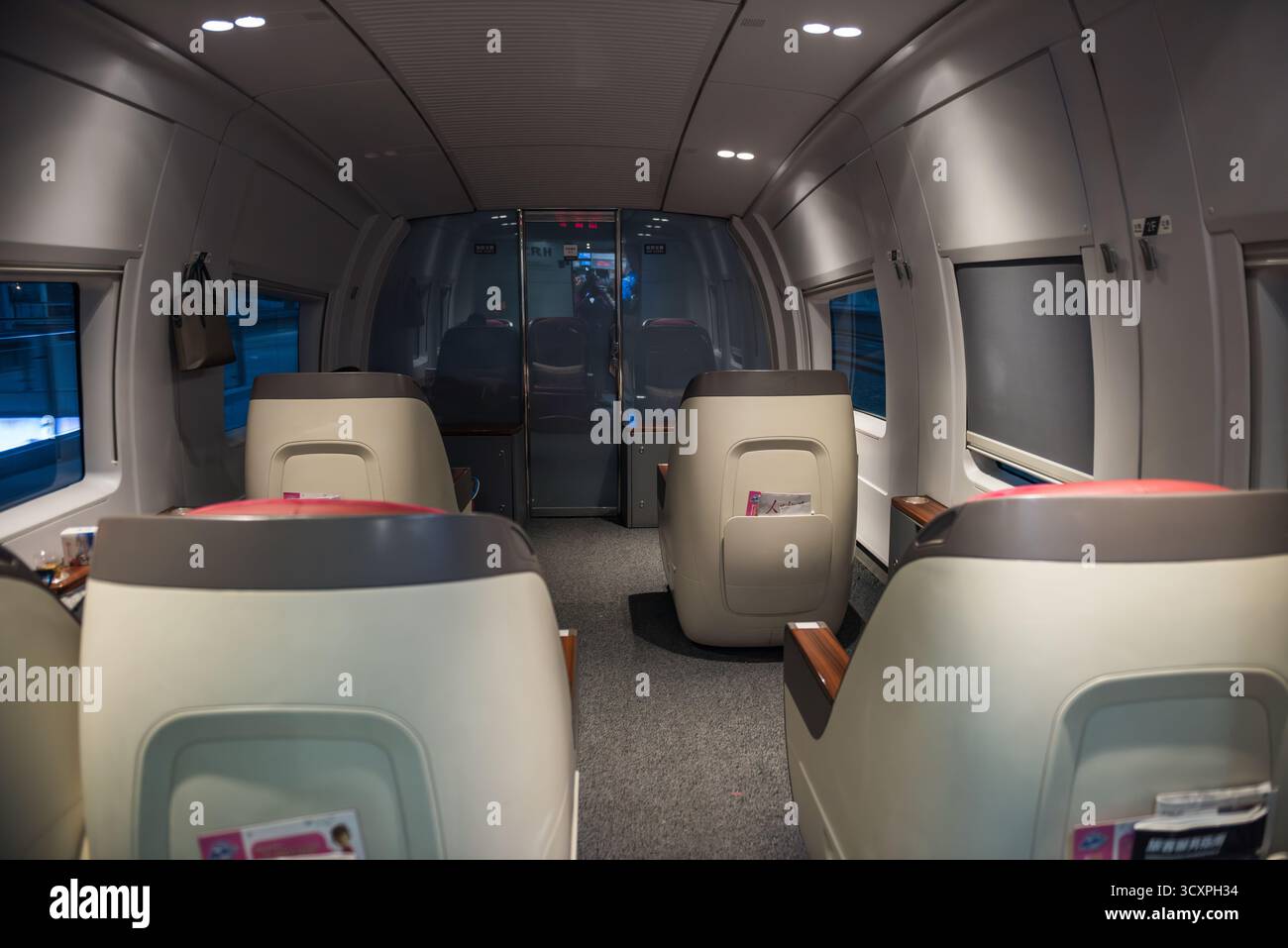 Leshan, Cina - 29 settembre 2018: Interno del treno ad alta velocità che collega Leshan e Chengdu. Foto Stock