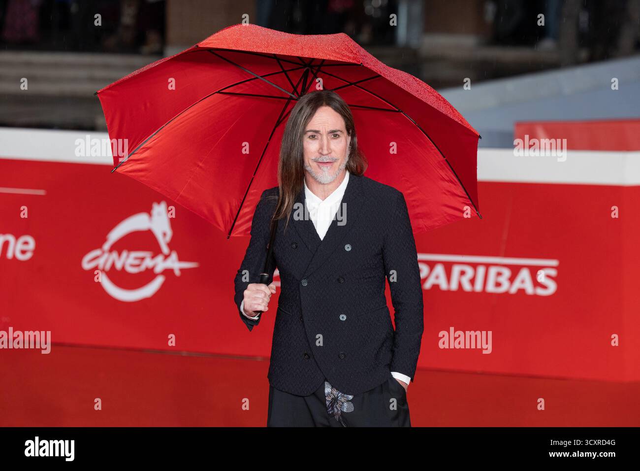 Roma, Italia. 15 ottobre 2025. Manuel Agnelli partecipa al Red carpet alla serata di apertura della 20a edizione del Rome Film Fest (foto di Matteo Nardone/Pacific Press) Credit: Pacific Press Media Production Corp./Alamy Live News Foto Stock