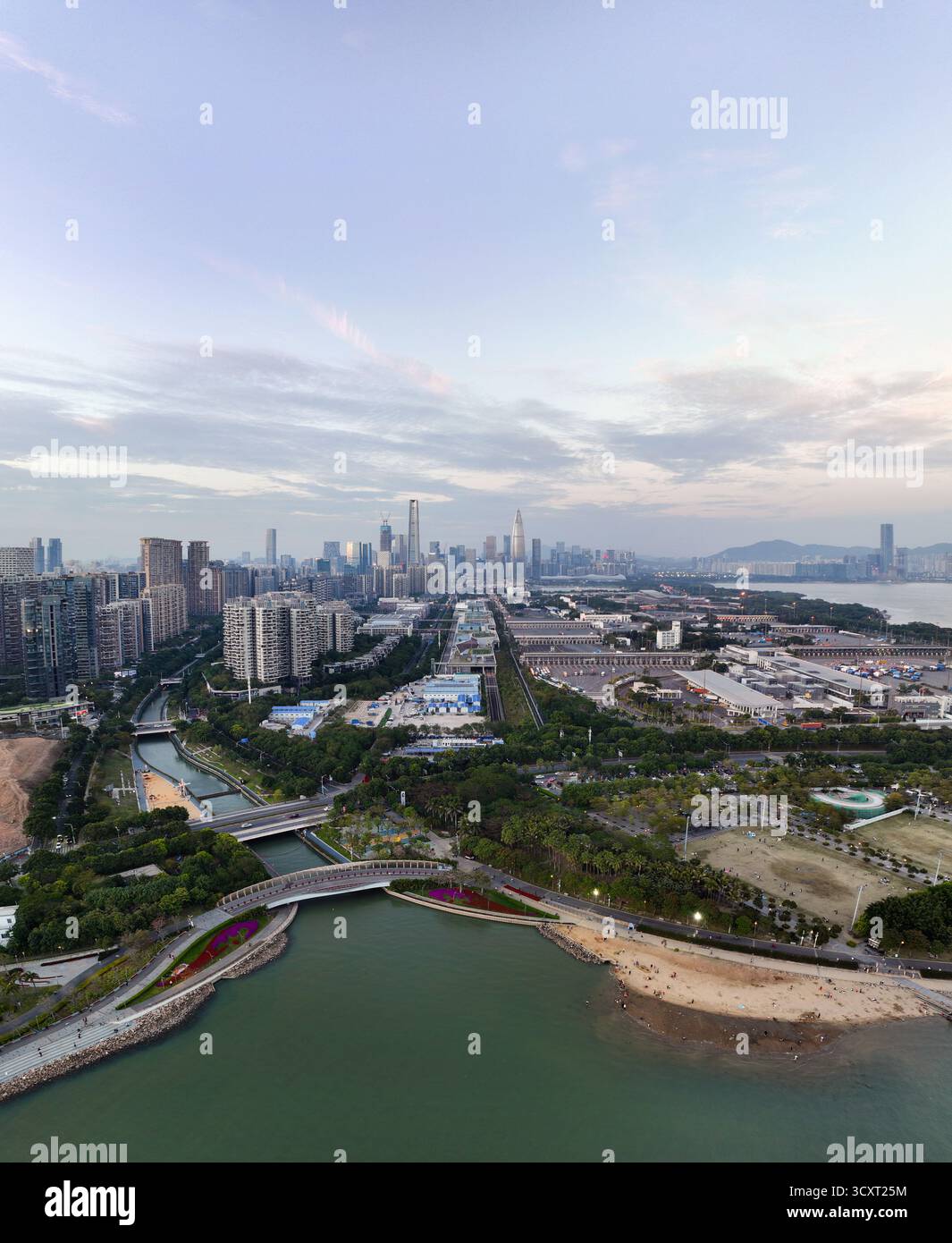 Fotografie aeree del ponte della baia di Shenzhen nel Shekou Shenzhen Bay Park, Nanshan District, Shenzhen Foto Stock