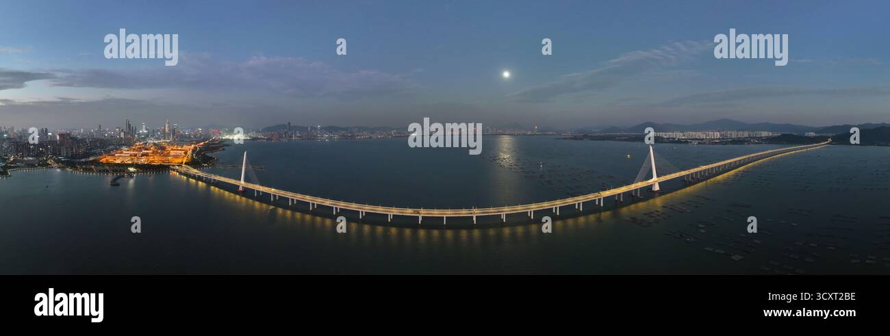 Fotografie aeree del ponte della baia di Shenzhen nel Shekou Shenzhen Bay Park, Nanshan District, Shenzhen Foto Stock